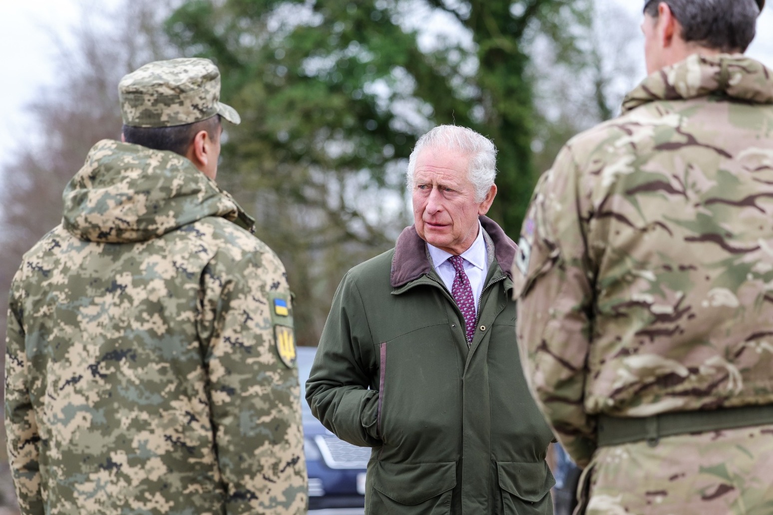 King praises Ukraine’s ‘amazing’ raw recruits during visit to training site 