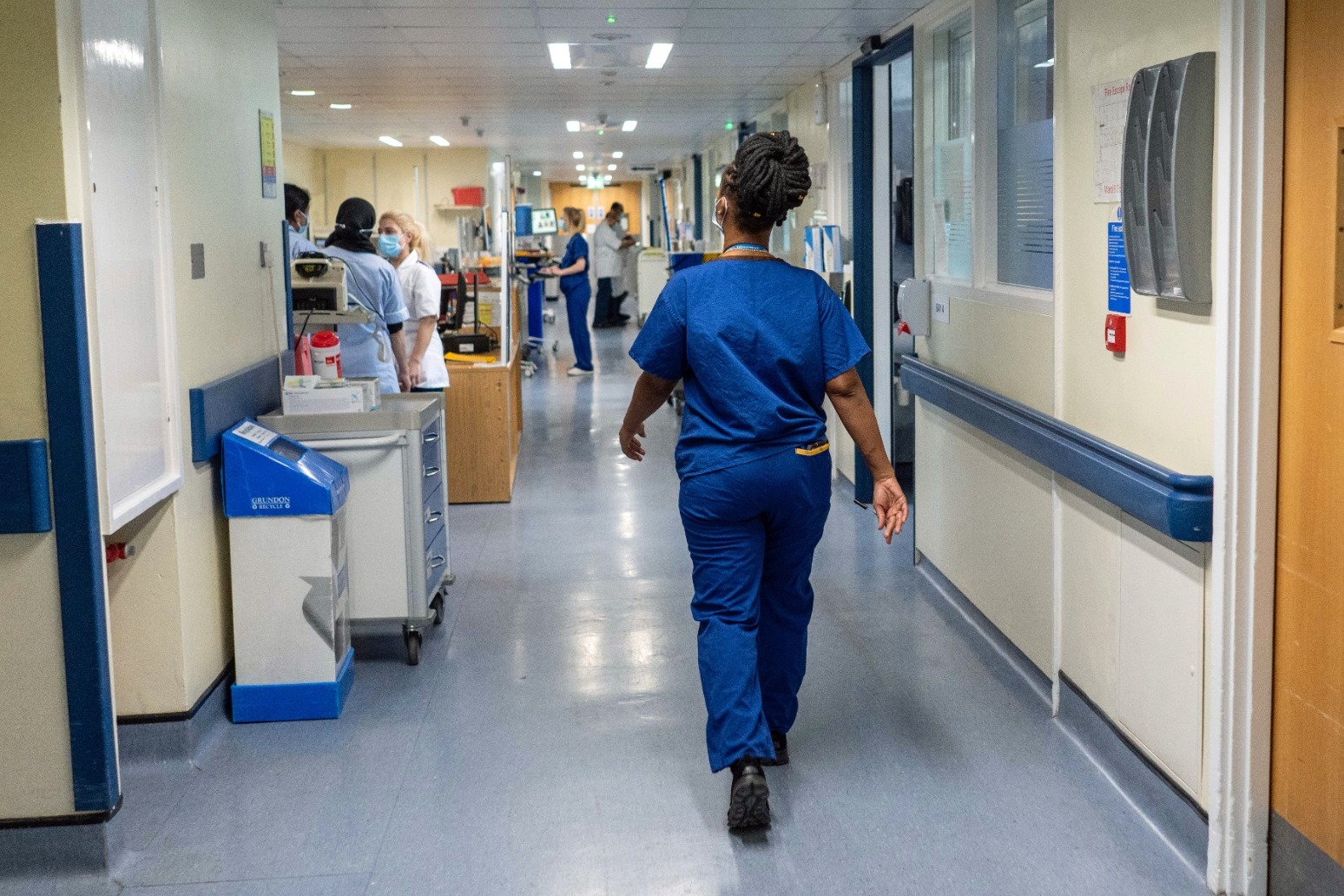 NHS workers to consider pay offer after unions back proposals 