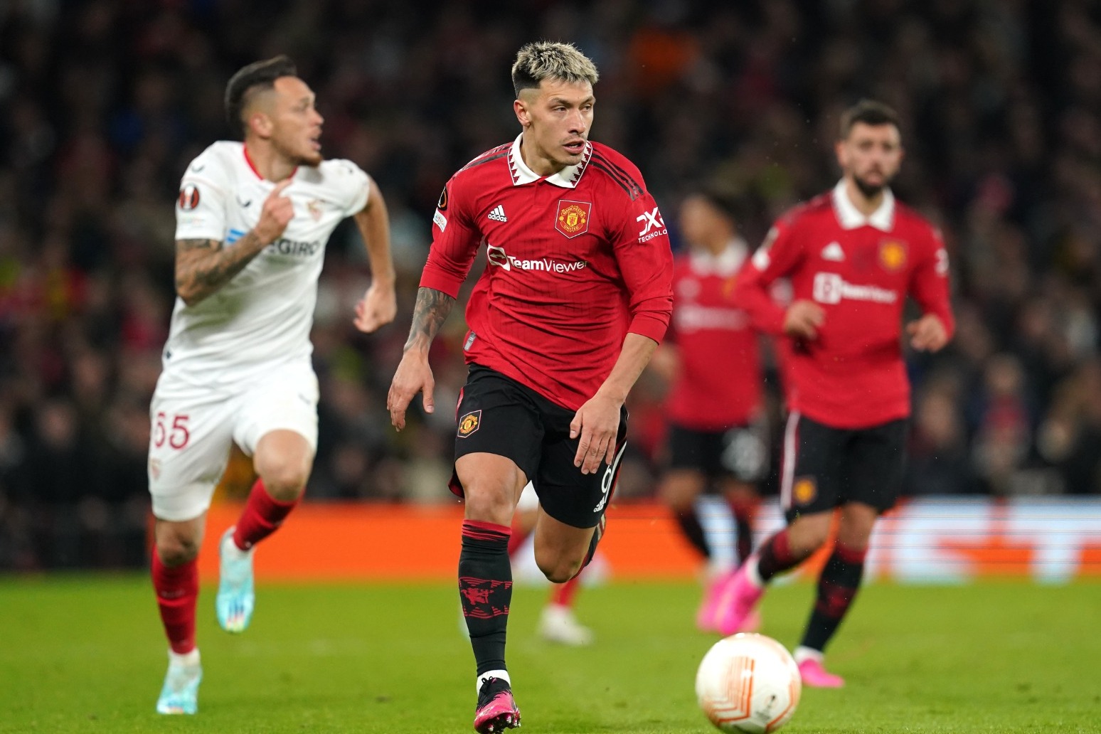 Erik ten Hag has no update on Lisandro Martinez and Raphael Varane injuries 