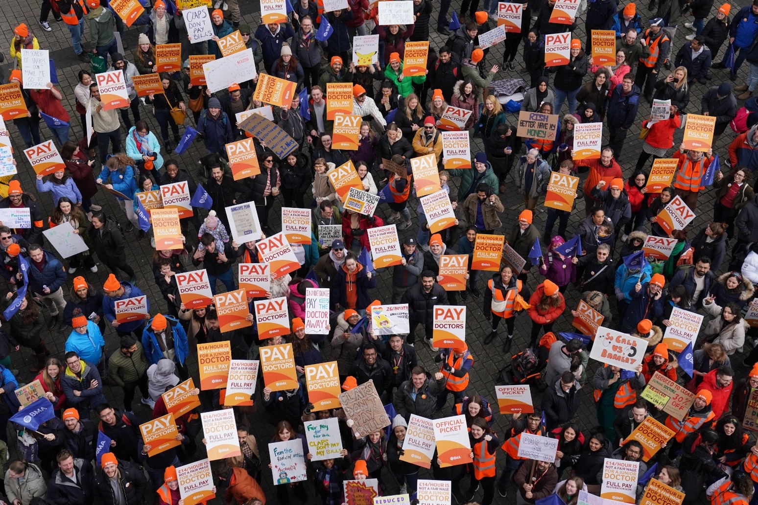 Fresh strikes by civil servants as unions attack pay rise announcement 
