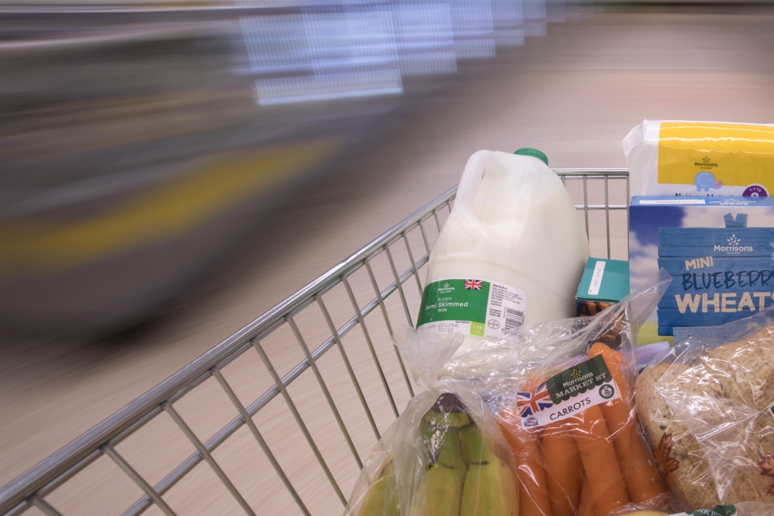 Lidl and Aldi slash price of milk 