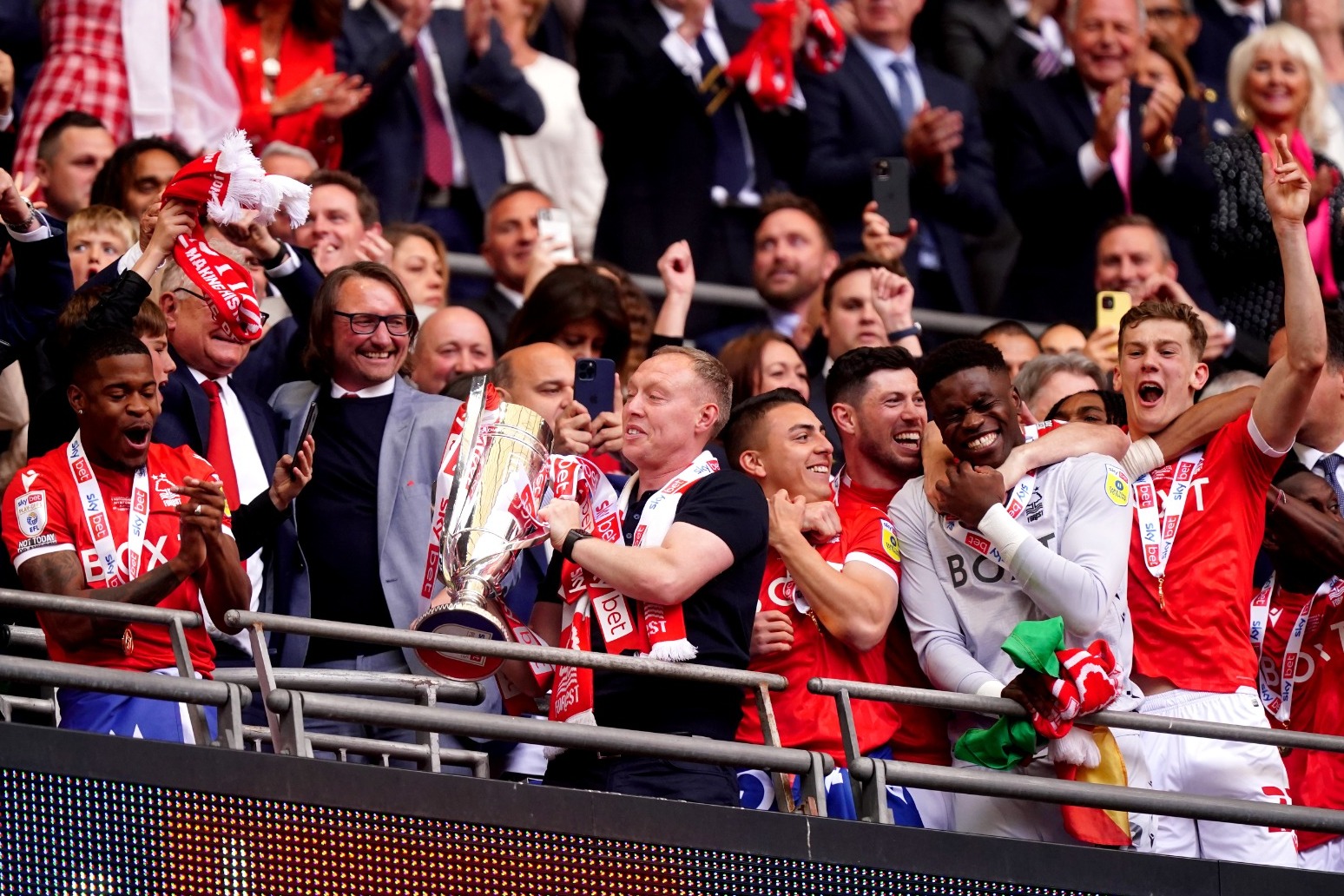 Nottingham Forest owner keeps faith in Steve Cooper to secure top-flight status 