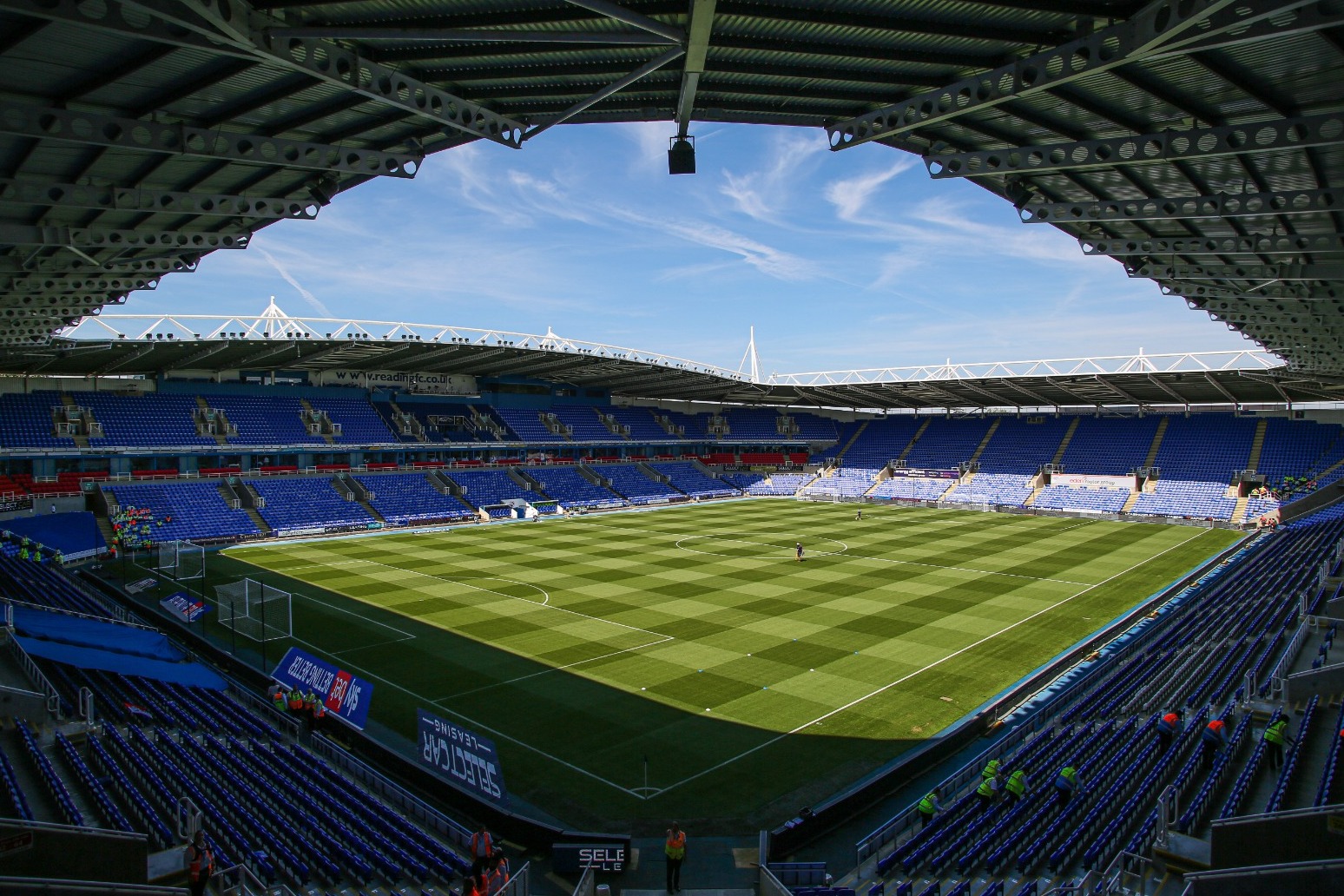 Reading face ‘huge fight’ after losing six points for breaching financial rules 