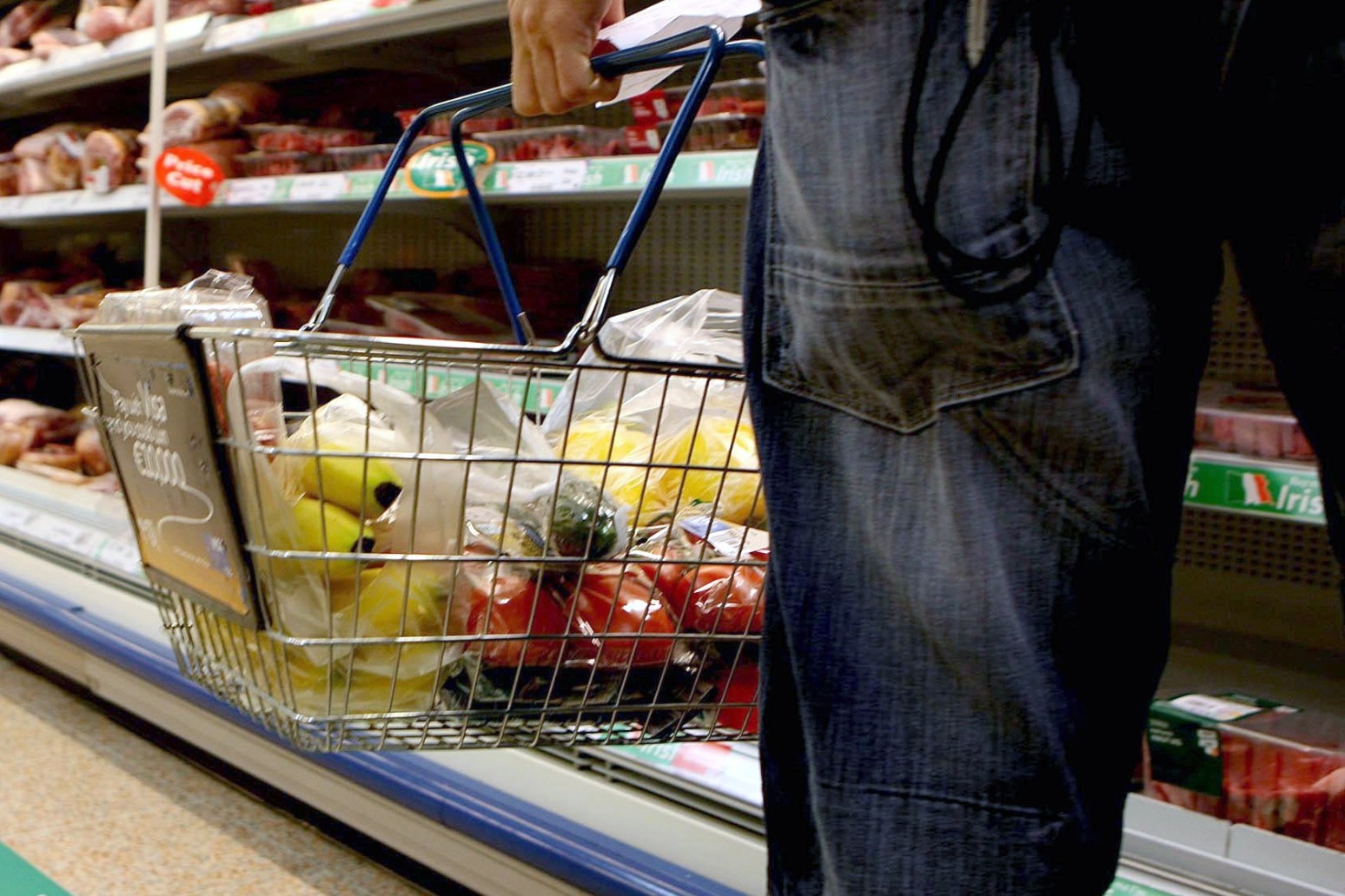 Shoppers head to frozen food aisles to quell ‘sizzling hot’ inflation hit 