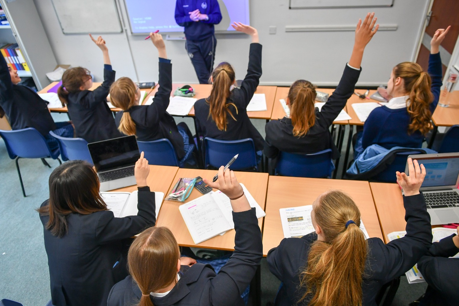 Labour pledges to cut school uniform cost by limiting branded items 