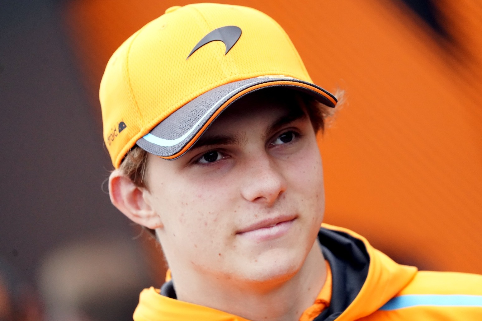 Oscar Piastri signs new deal with McLaren 