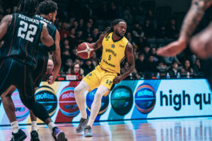 Sharks take emphatic win over Manchester to go second